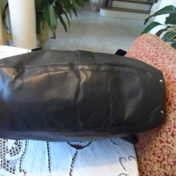 Salvatore Ferragamo Black Lamb Skin Leather "Gancio" Shoulder Bag - Picture 12 of 16